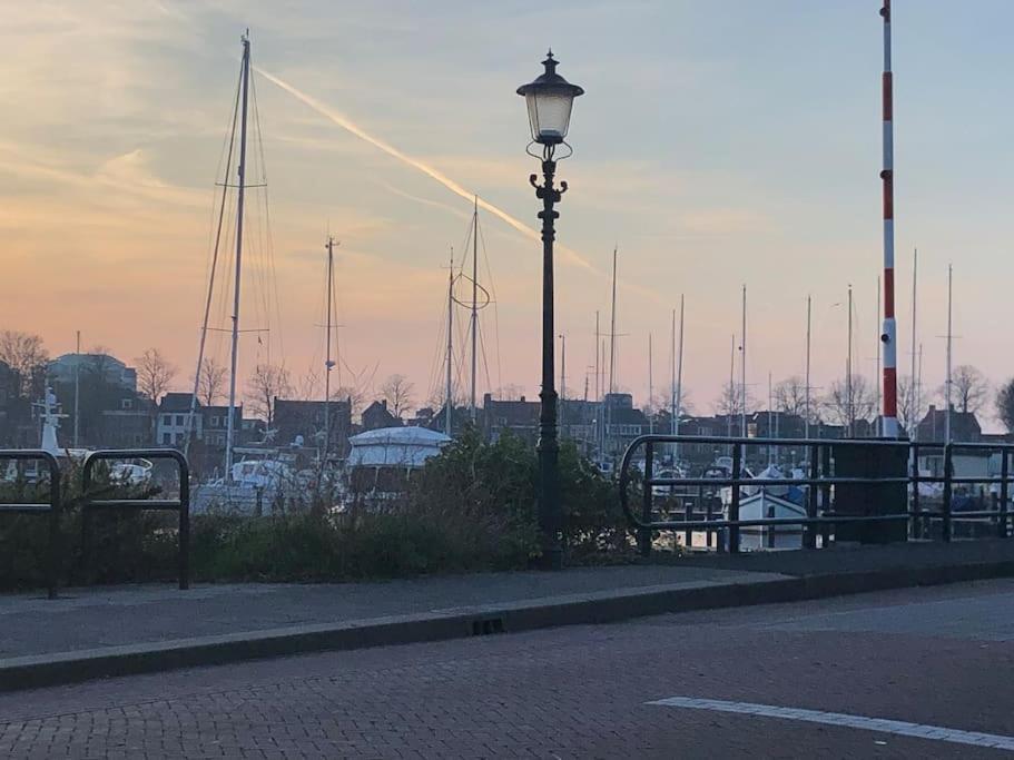 Вилла Gezellige Pipo Met Grote Schommel Aan Het Water Медемблик Экстерьер фото